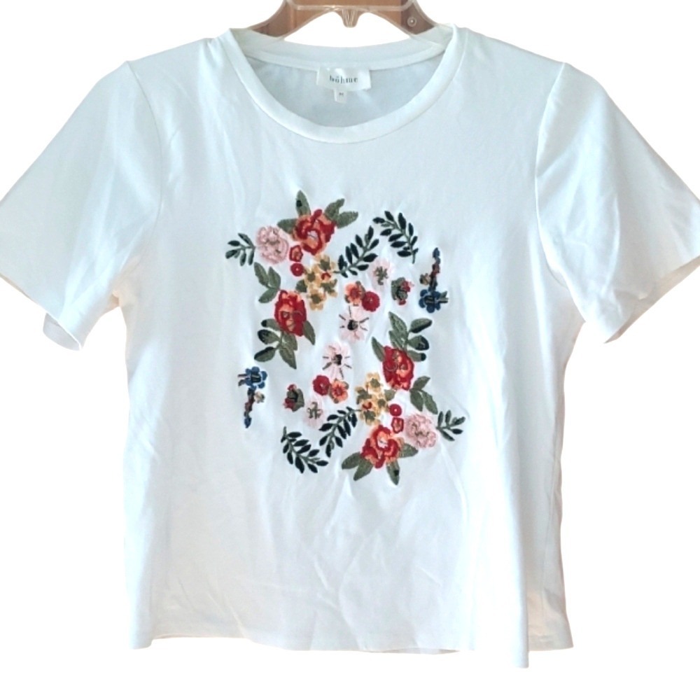 Böhme Womans White Short Sleeve Embroidered Flowers Shirt‎ Size Medium